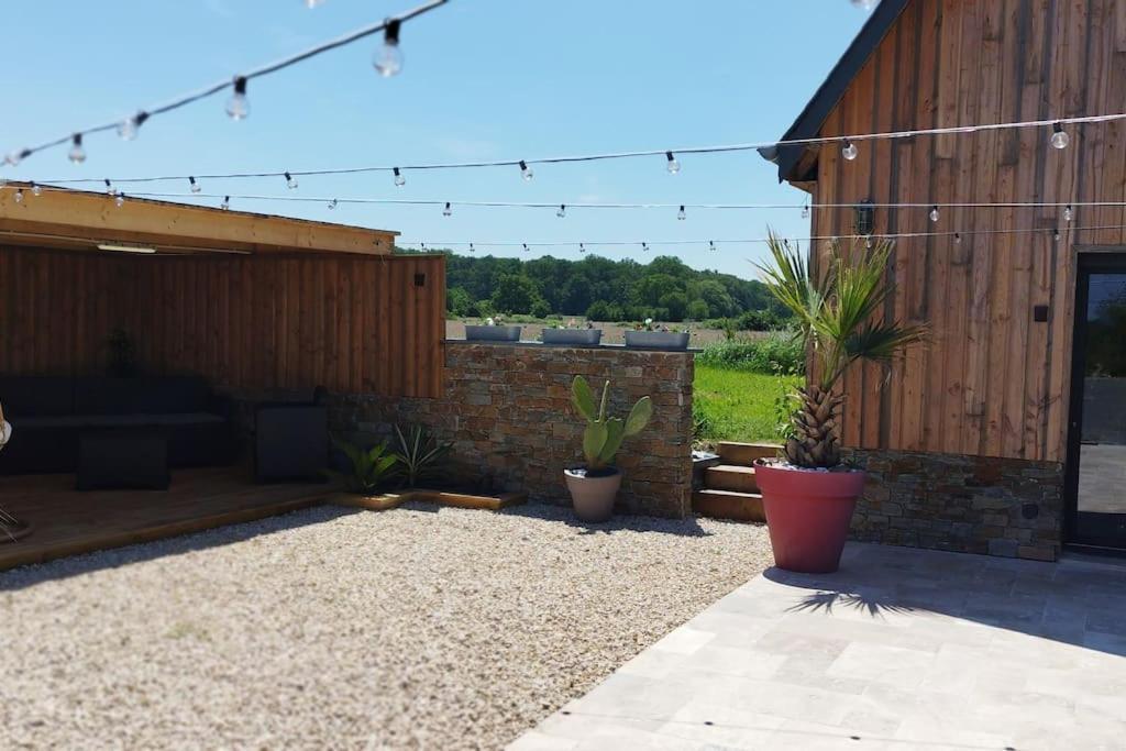 Chalet Industriel Avec Filet Et Spa Sorigny Bagian luar foto