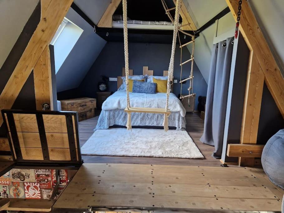 Chalet Industriel Avec Filet Et Spa Sorigny Bagian luar foto