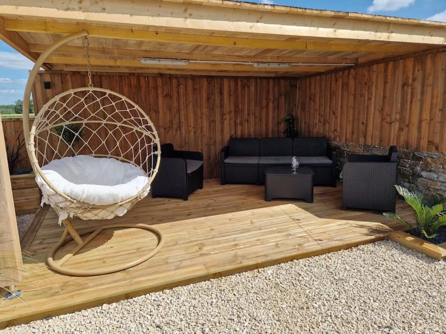Chalet Industriel Avec Filet Et Spa Sorigny Bagian luar foto