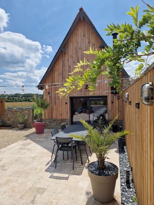 Chalet Industriel Avec Filet Et Spa Sorigny Bagian luar foto