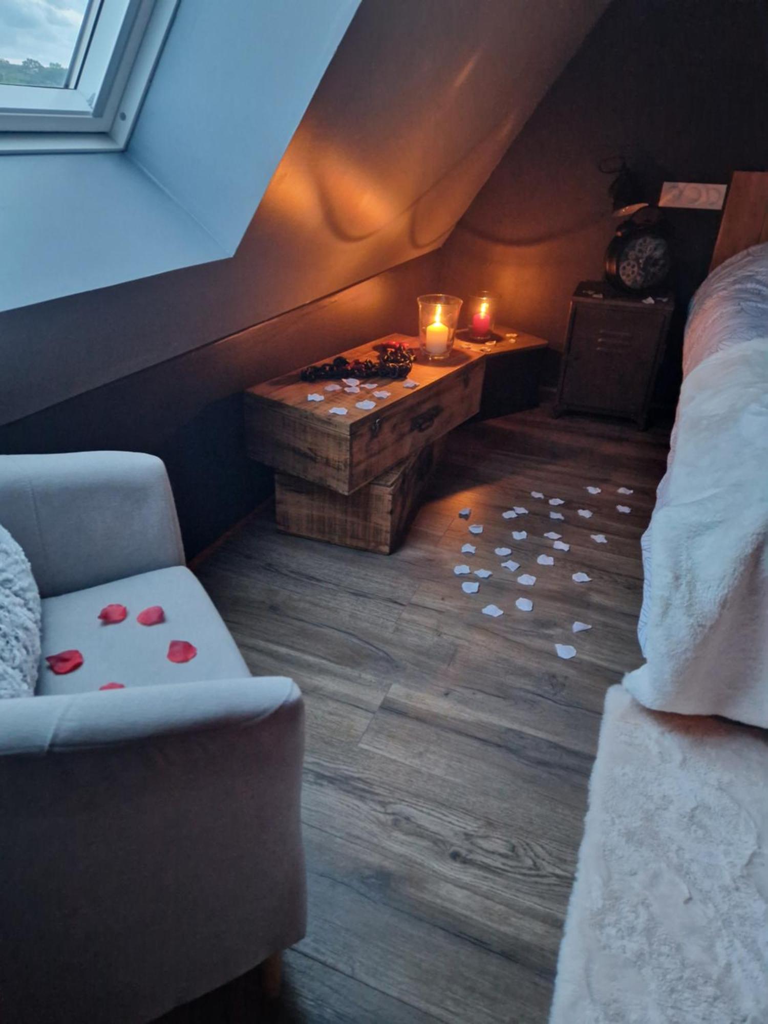 Chalet Industriel Avec Filet Et Spa Sorigny Bagian luar foto
